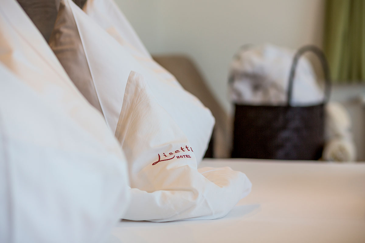 Detailaufnahme Kissen - Hotel Lisetta in Dorf Tirol